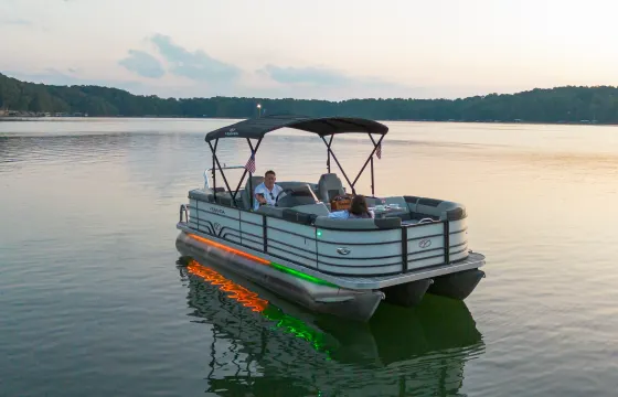 Veranda 24FT Tri-Toon 200 HP on Lake Lanier!!!