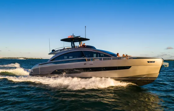 Captained Pershing GTX80 Luxury Yacht in Montauk