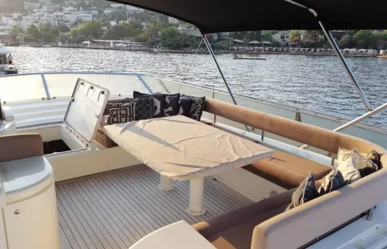28 meter Ferretti 80 for charter in Bodrum