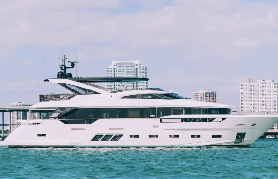 Luxe 87ft Dreamline with a lot of Water Toys Serving Bahamas, BVI & St. Thomas