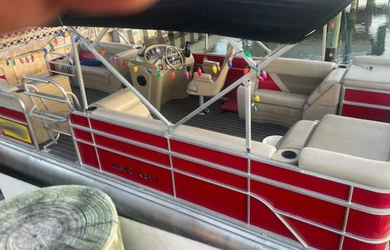 25' Leisure Kraft Tritoon Boat for Rental in Gulfport/St Pete Beach