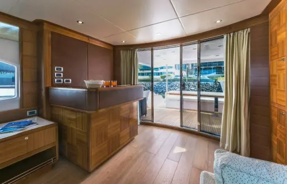 101ft Power Mega Yacht Cruise in Dubai, UAE