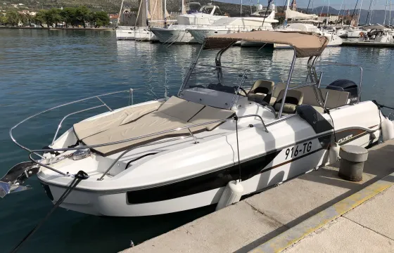 Beneteau Flyer 7.7 Sundeck with 300 Hp Yamaha Engine in Split