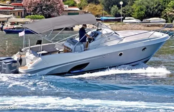 Very Beautiful 27ft Beneteau Flyer SD 850 Motor Yacht Experience in Hyères