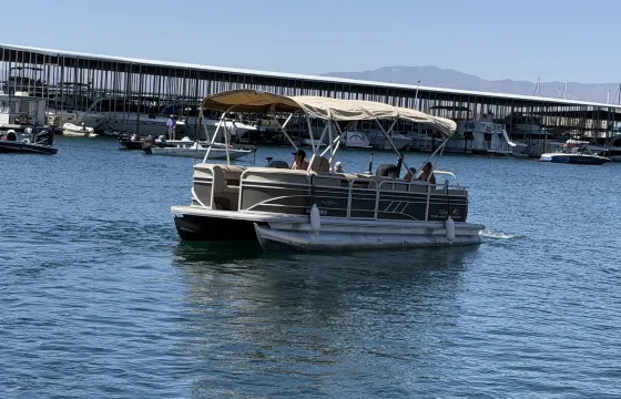 Welcome aboard Sun Tracker 22 DLX Party Barge Pontoon