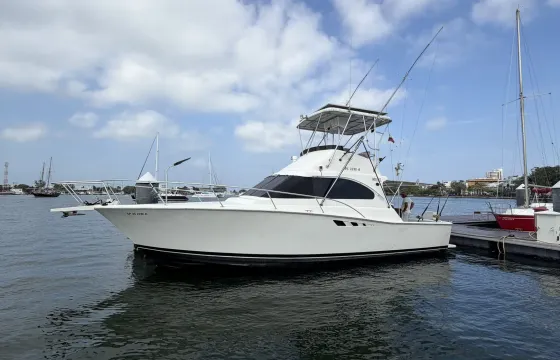 Offshore Fishing Aboard a 350 Luhrs Sportfishing Yacht