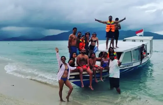 Snorkeling to Meno, Trawangan , Air