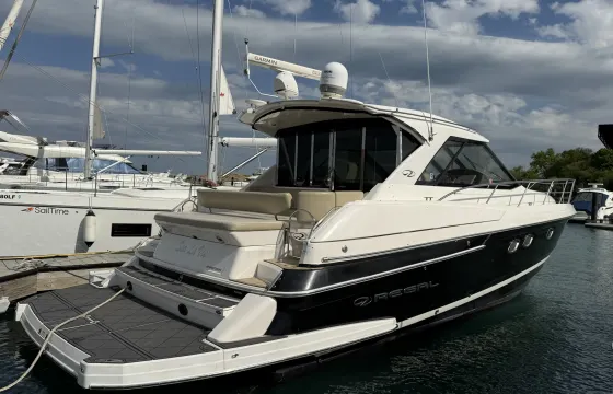 New 48ft Sport Coupe Yacht in Chicago River & Lake Charter