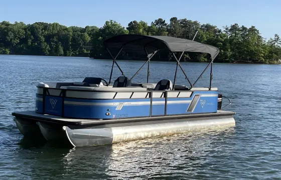 2022 Viaggo Tritoon on North End of Lake Lanier | Ready for fun!