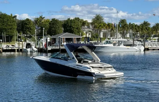 29ft Monterey Deck Boat | Luxury Gulf Breeze Cruise for Up to 6 Guests