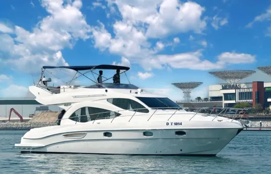 Luxurious Majesty 48FT Yacht in Dubai for cruising