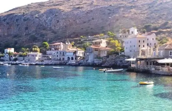 40' Oceanis Cruising Monohull "Pepper" Charters in Anatoliki Attiki, Greece
