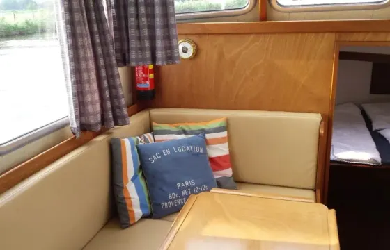 34' Rogger 1050 Salon Motor Yacht Charter in IJsselstein