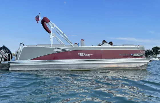 25’ Tahoe Cascade Platinum Lounger Tritoon in Harrison Township