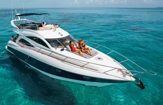 Luxury 60ft Sunskeeker close to Tulum!