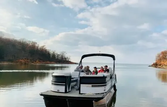 Sleek 26ft Viaggio Tritoon! Captain Included!