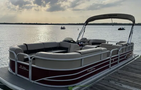 2018 Sun Tracker Party Barge 24 DLX Pontoon | Lake Weatherford
