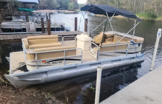 Sweetwater 22ft Pontoon in Lake Wales