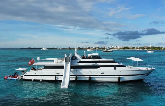 110’ Versilcraft Mega Yacht with jacuzzi and slide in Cancún, Quintana Roo