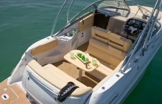 Four Winns Vista 258 Motor Yacht in Bibinje, Croatia