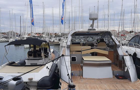 Motor Yacht Mirakul 40 Charter in Biograd na Moru