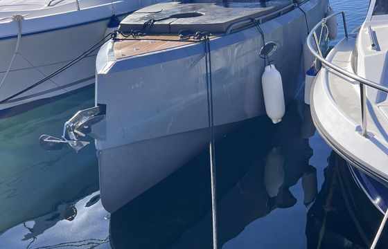 Phantom 9.0 T Top,  Location Split, Milna, Day Cruiser, Cabin, Speed 36 Knots