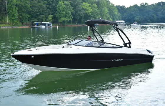 Magnificent, Top of The Line Rental On Lake Lanier. STINGRAY 23 FT 300 HP!!!