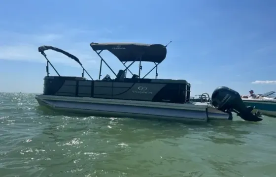 Luxury 22' Veranda Tritoon with 200 Yamaha hp, seating for 10