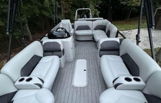 Plush 250 Atlantis Tritoon on Lake of the Ozarks