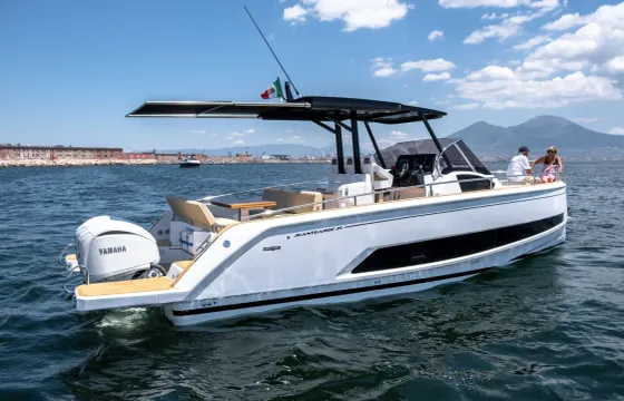 Luxury & Adventure: Discover Capri aboard the Salpa 35!