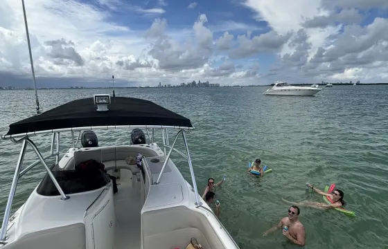 27ft Spacious Miami Catamaran – Perfect for Groups, Parties & Sunsets