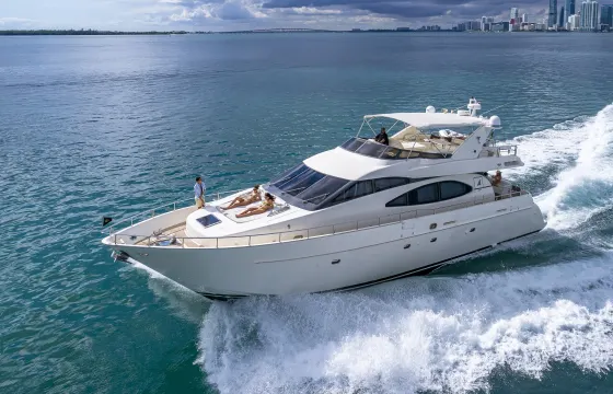 70' Luxury Yacht Cruising in Hilton Head