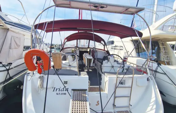 Sailboat Beneteau Oceanis Clipper 473 Sailing Yacht in Greece