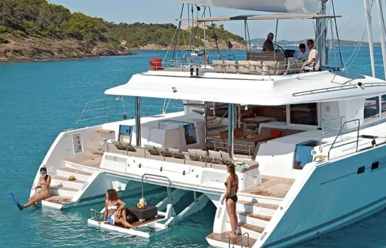 Captained Luxury Lagoon 560 Catamaran In The Bahamas