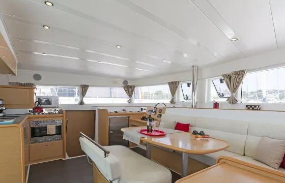 Lagoon 421(built 2015) in Alimos