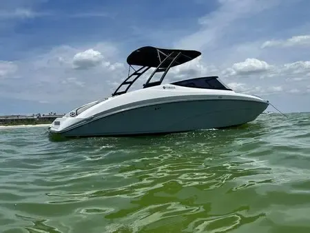24ft Yamaha 240 HO Boat Rental in Long Beach, Southern California