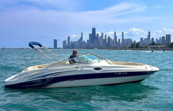 27ft Sea Ray Deck Boat for 5 Guests, Captain Included