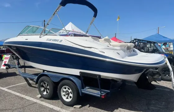 Four Winns 240 Horizon – High-performance 270HP bowrider