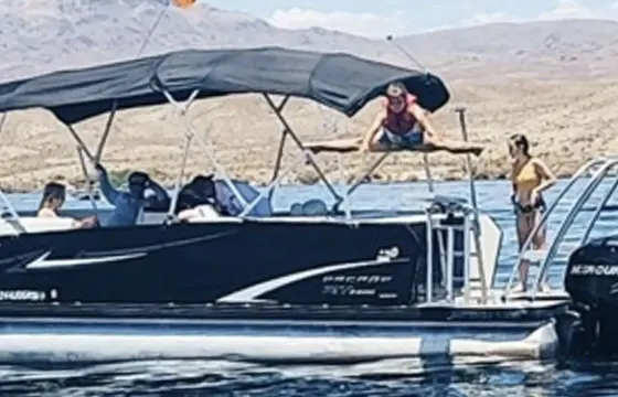 BIG 200 HP MERCURY VERADO SPACIOUS 22 FT TRITOON WITH DIVING BOARD & SKI TOWER