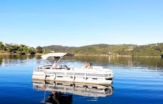 Sun Tracker Party Barge! Pontoon boat for cruises at Castelo de Bode, Portugal