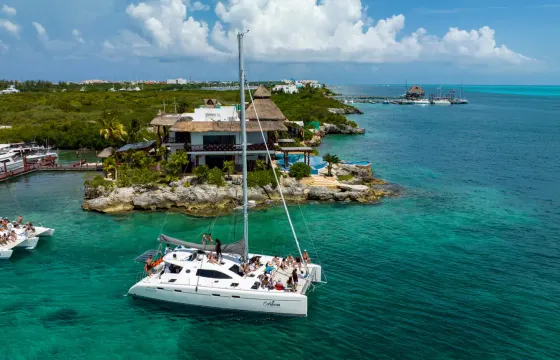 Cancun Shared Catamaran: Isla Mujeres, Snorkeling, Drinks & Buffet Lunch