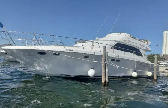 Sea Ray 50 Motor for 30 people