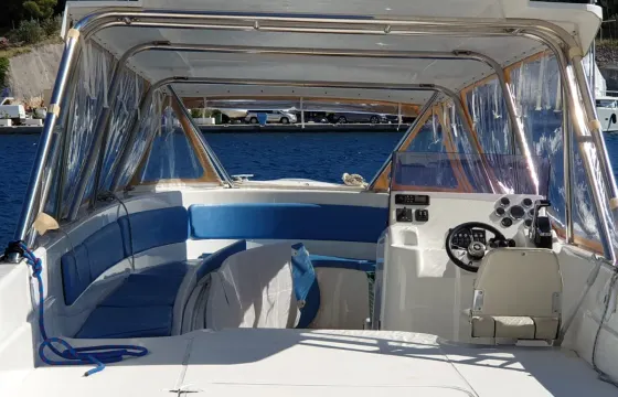 Book the Powerful Enzo 35 Powerboat in Milna, Croatia