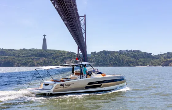 Invictus Luxury Yacht Charter from Lisbon to Cascais