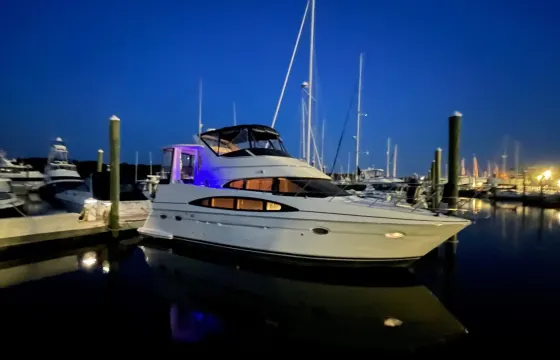 Explore Narragansett Bay Starting in Beautiful E. Greenwich, RI on this 40' MY
