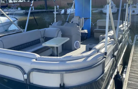 22ft Bentley Pontoon | 12 PPL | $250hr