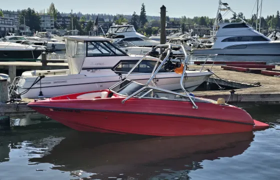 Eye Catching Red 18ft Crownline Bowrider in Renton - Cruising & Wakeboarding