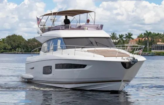 55' Sea Ray Flybridge Predator || Luxury Yacht in Miami