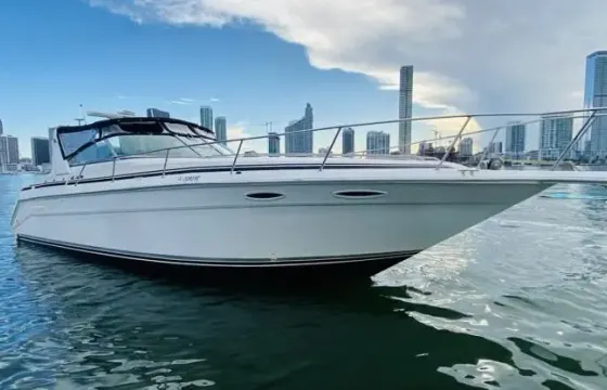 Enjoy Miami In Four Winns 42ft for Charter! Sightseeing and More!