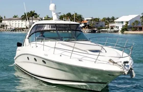 Sea Ray Boat for 12 people ready to rent in Punta Cana